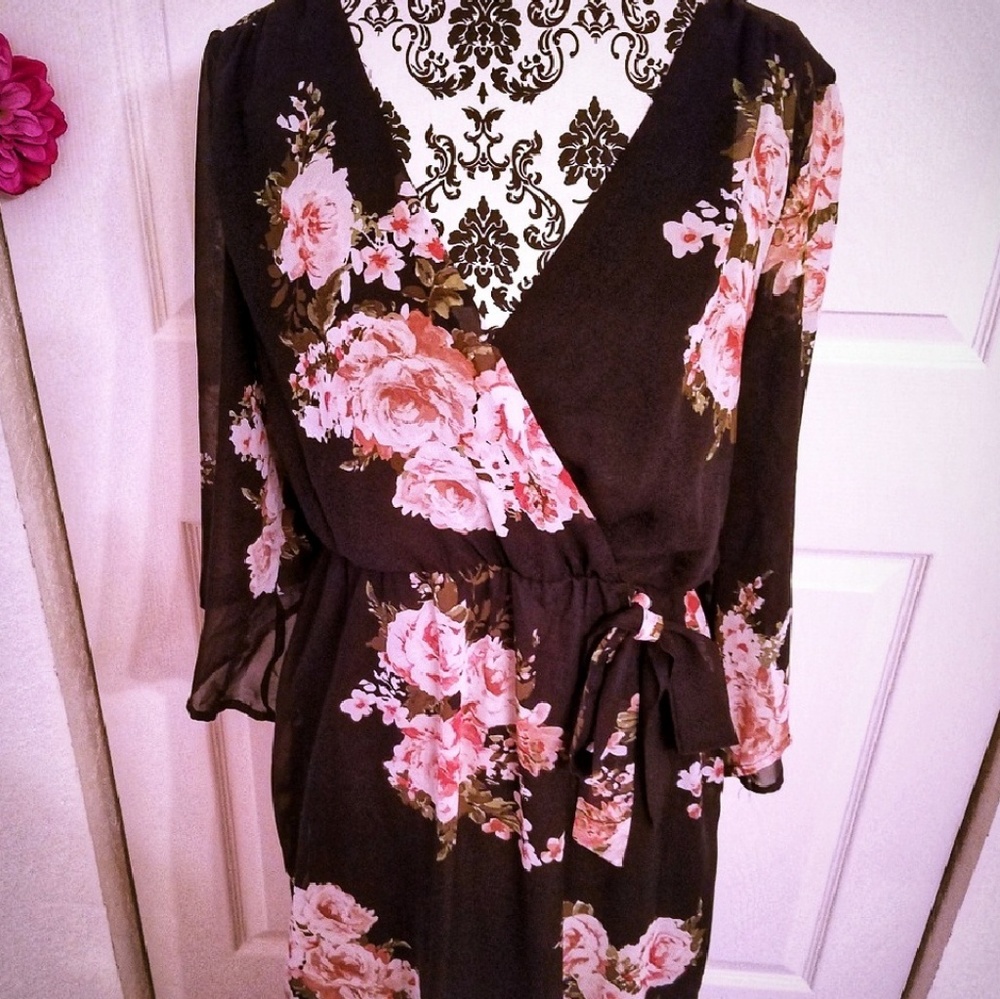 Gorgeous black floral maxi dress